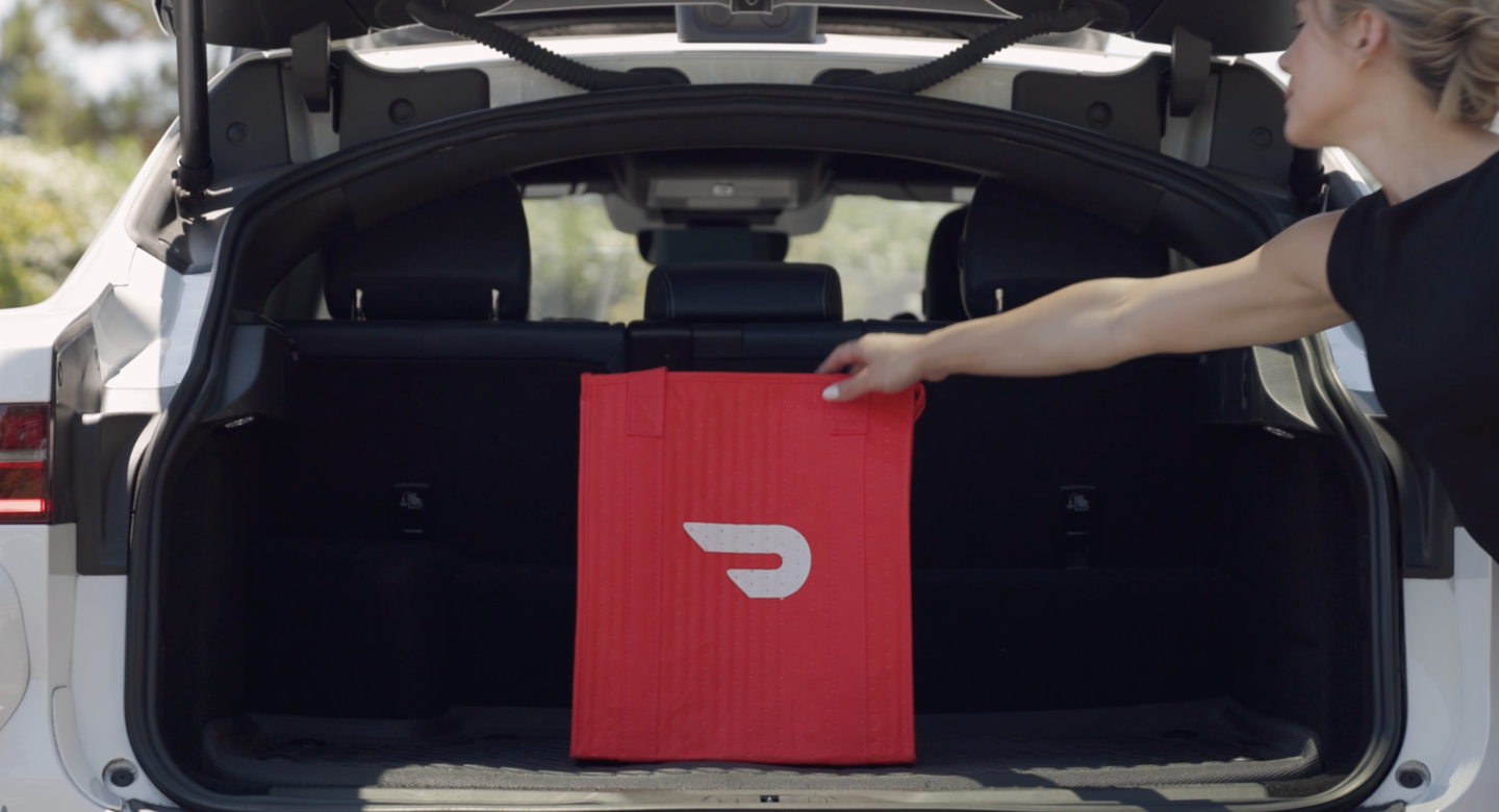 老虎機：美國最大外賣平台 DoorDash 與穀歌 Waymo 郃作，利用無人駕駛出租車配送餐品